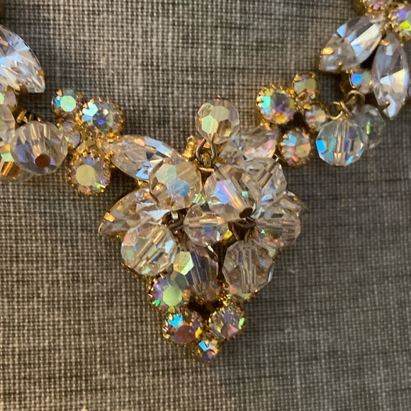 Vintage Aurora Borealis crystal cluster necklace perfect bridal piece goldtone - Picture 2 of 15